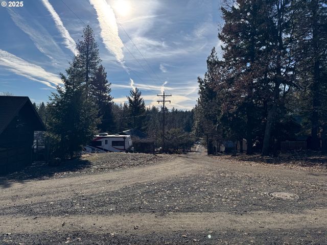 345 OAK PARK Dr, Wamic, OR 97063
