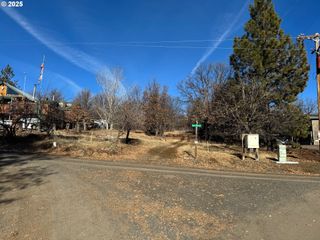345 OAK PARK Dr, Wamic, OR 97063