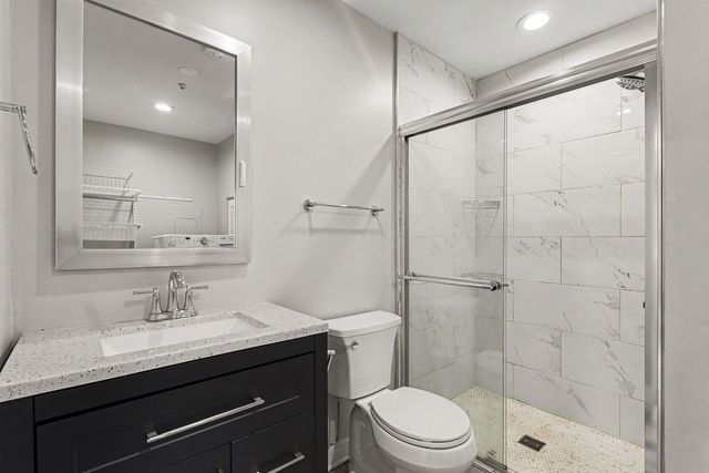 8 Greenvale Road SE, Vernon Hills, IL 60061