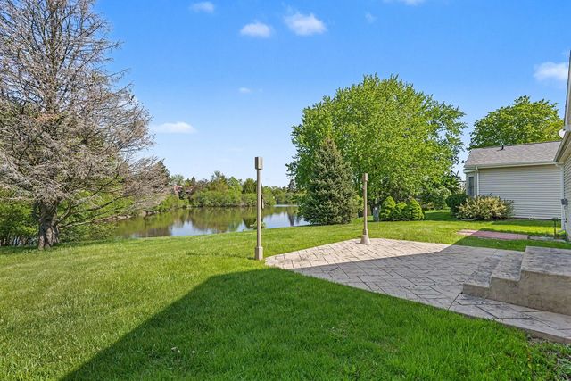 8 Greenvale Road SE, Vernon Hills, IL 60061