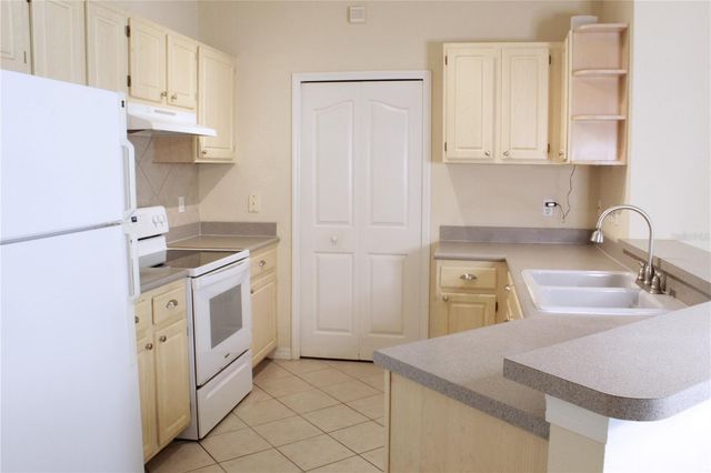 8925 LEGACY COURT 107, Kissimmee, FL 34747