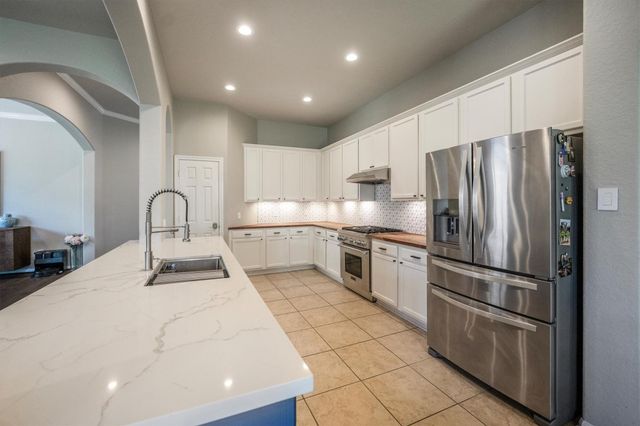 25227 Hawthorne Blossom Drive, Spring, TX 77389