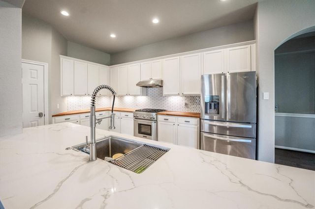 25227 Hawthorne Blossom Drive, Spring, TX 77389