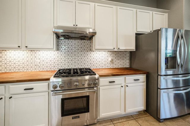25227 Hawthorne Blossom Drive, Spring, TX 77389
