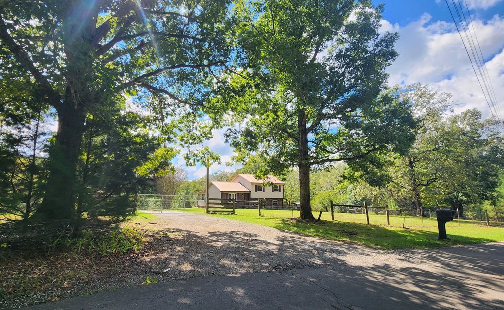 695 Bucket Branch Rd, Waverly, TN 37185