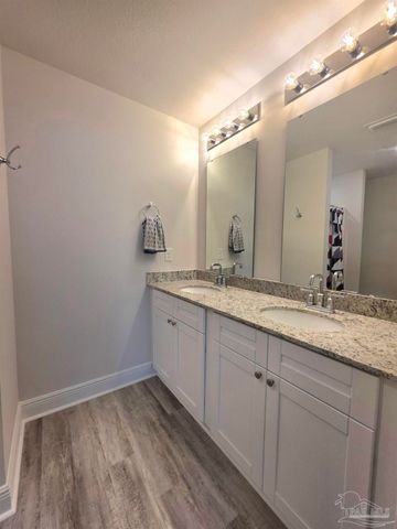 7158 Village Ln, Pensacola, FL 32504