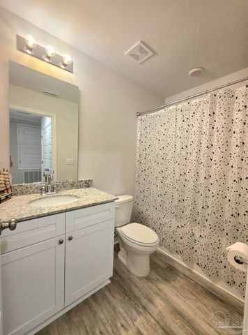 7158 Village Ln, Pensacola, FL 32504