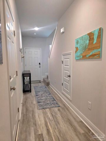 7158 Village Ln, Pensacola, FL 32504
