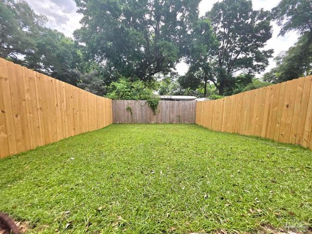 7158 Village Ln, Pensacola, FL 32504
