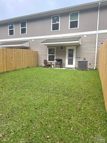 7158 Village Ln, Pensacola, FL 32504
