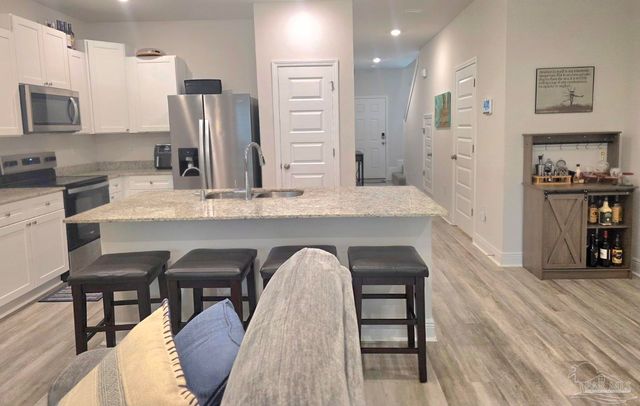 7158 Village Ln, Pensacola, FL 32504