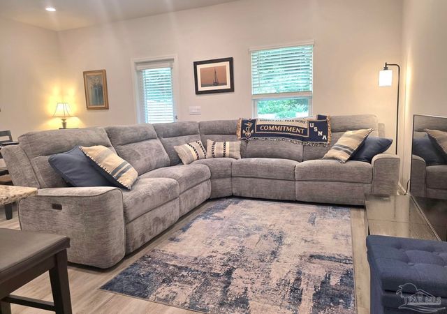7158 Village Ln, Pensacola, FL 32504