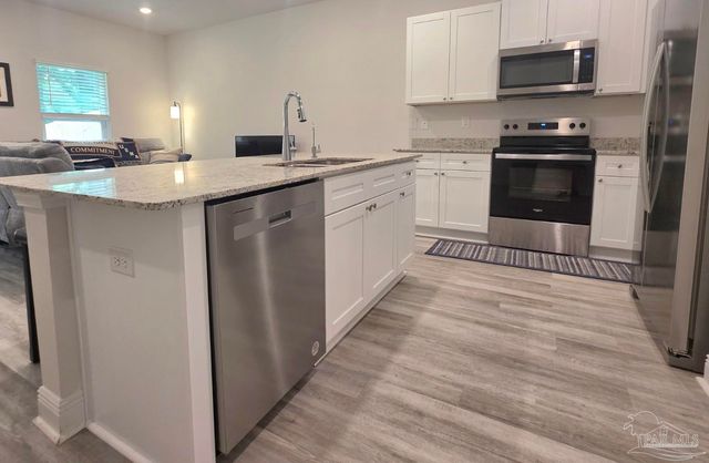 7158 Village Ln, Pensacola, FL 32504