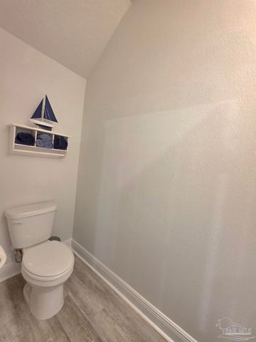 7158 Village Ln, Pensacola, FL 32504