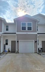 7158 Village Ln, Pensacola, FL 32504