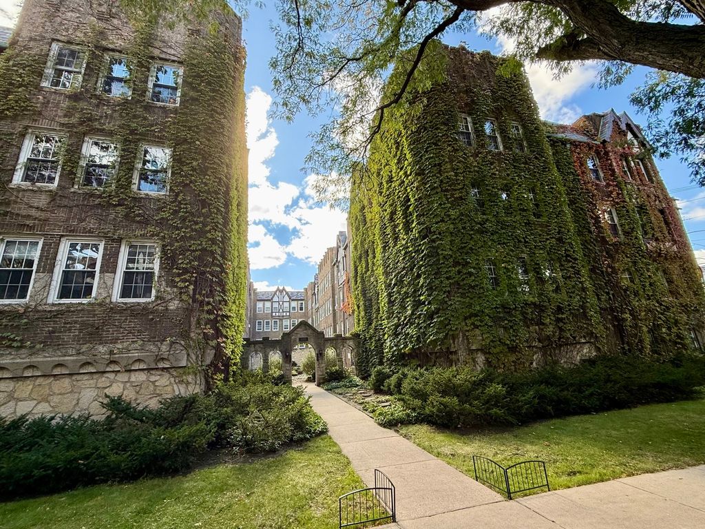 2325 W Farwell Avenue 2S, Chicago, IL 60645