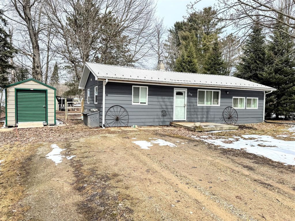 216 Fern Avenue, Cadillac, MI 49601