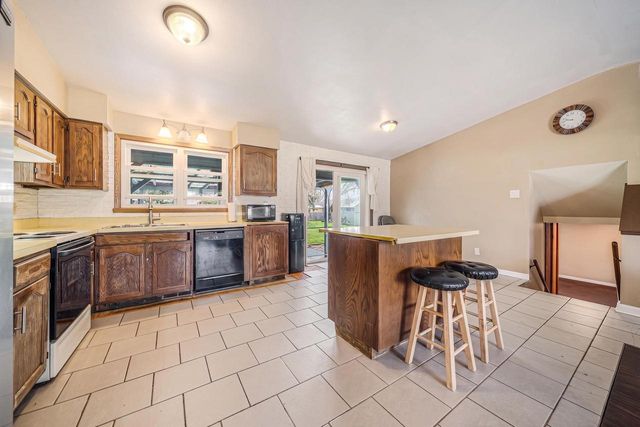 727 DAWN COURT, Neenah, WI 54956