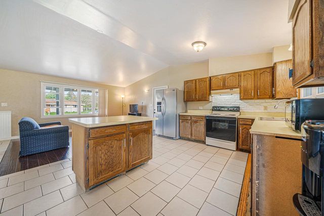 727 DAWN COURT, Neenah, WI 54956