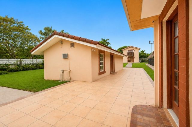 300 SW 123rd Avenue, Miami, FL 33184