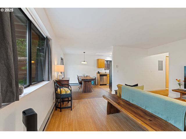 9 N 20TH St, Hood River, OR 97031