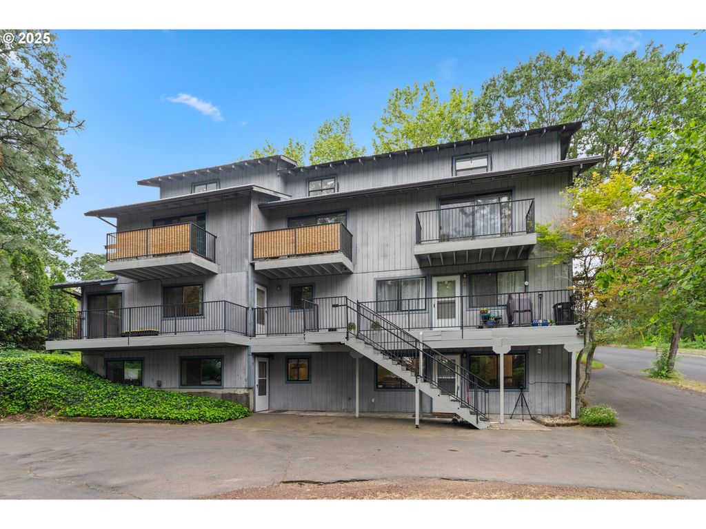 9 N 20TH St, Hood River, OR 97031