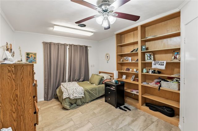 906 Gilchrist Avenue, College Station, TX 77840