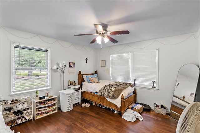 906 Gilchrist Avenue, College Station, TX 77840