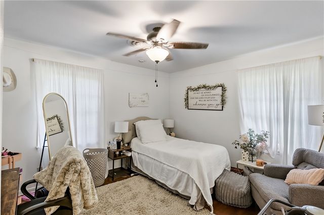 906 Gilchrist Avenue, College Station, TX 77840
