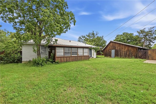 906 Gilchrist Avenue, College Station, TX 77840