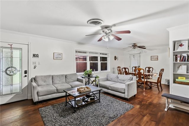 906 Gilchrist Avenue, College Station, TX 77840