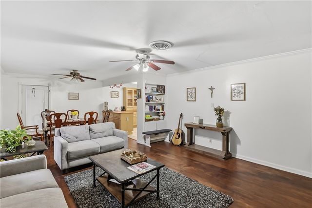 906 Gilchrist Avenue, College Station, TX 77840
