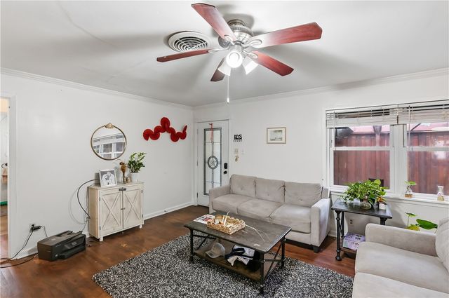 906 Gilchrist Avenue, College Station, TX 77840