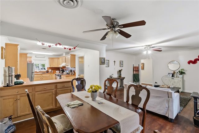 906 Gilchrist Avenue, College Station, TX 77840