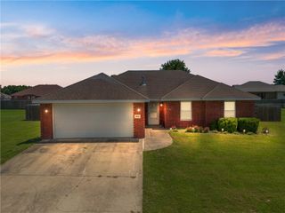 820 Eagle Crest, Pea Ridge, AR 72751