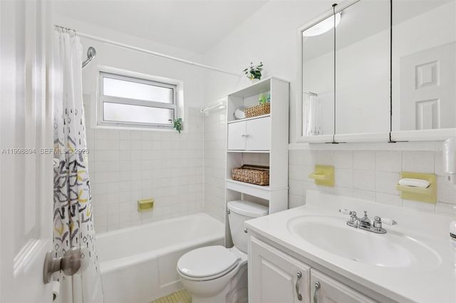 22 SE 3rd Ter 18, Dania Beach, FL 33004