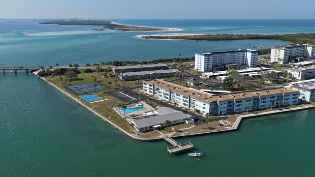 8 GLENCOE PLACE 104, Dunedin, FL 34698