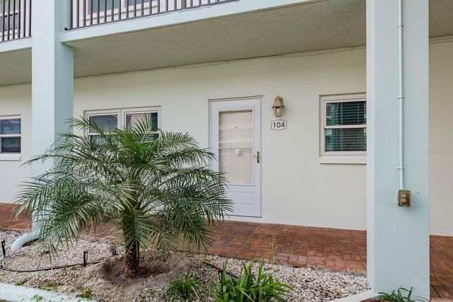 8 GLENCOE PLACE 104, Dunedin, FL 34698