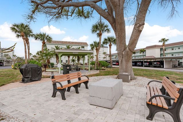 8 GLENCOE PLACE 104, Dunedin, FL 34698