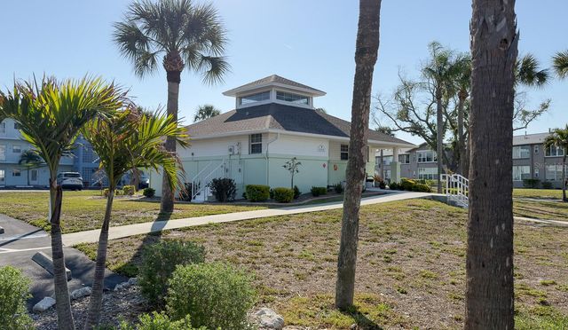 8 GLENCOE PLACE 104, Dunedin, FL 34698