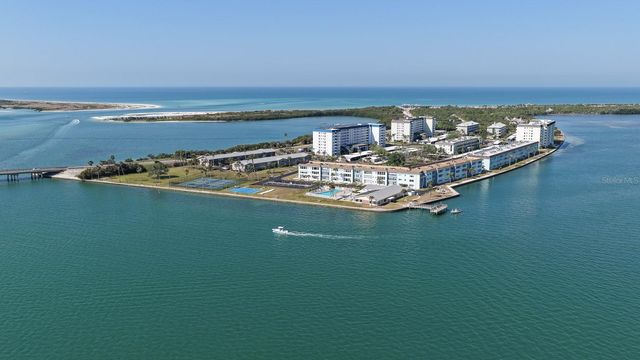 8 GLENCOE PLACE 104, Dunedin, FL 34698