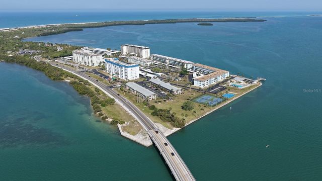 8 GLENCOE PLACE 104, Dunedin, FL 34698