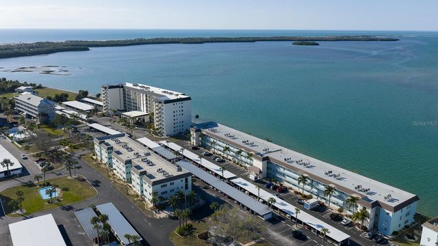 8 GLENCOE PLACE 104, Dunedin, FL 34698