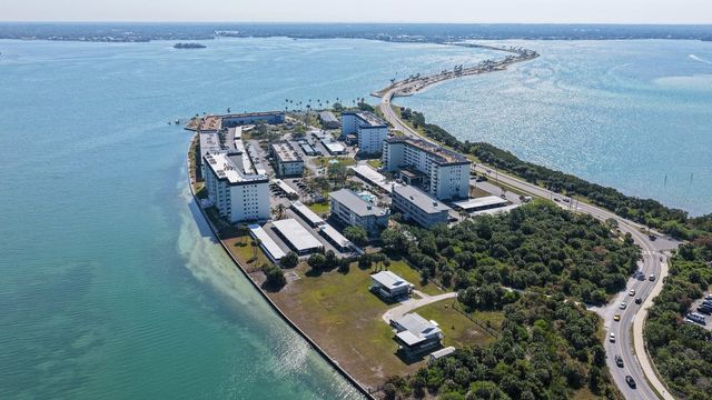 8 GLENCOE PLACE 104, Dunedin, FL 34698