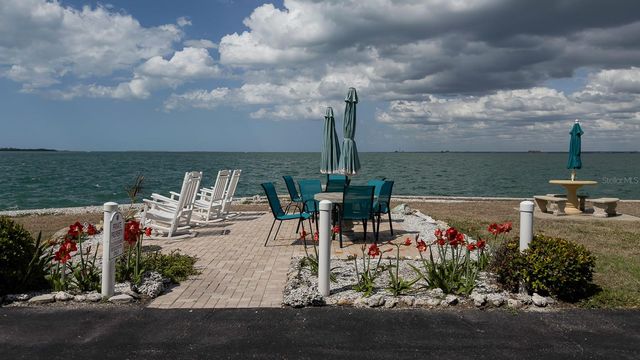 8 GLENCOE PLACE 104, Dunedin, FL 34698