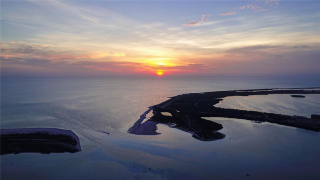 8 GLENCOE PLACE 104, Dunedin, FL 34698