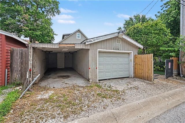 4428 Summit Street, Kansas City, MO 64111
