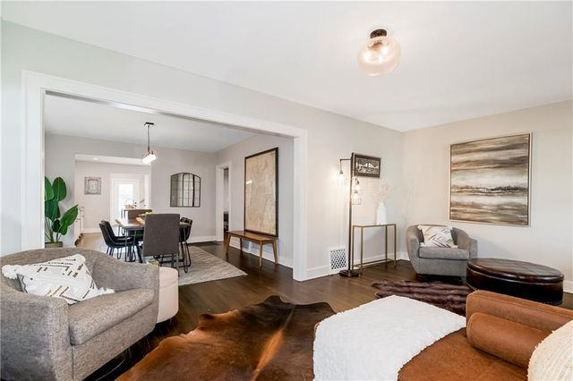 4428 Summit Street, Kansas City, MO 64111