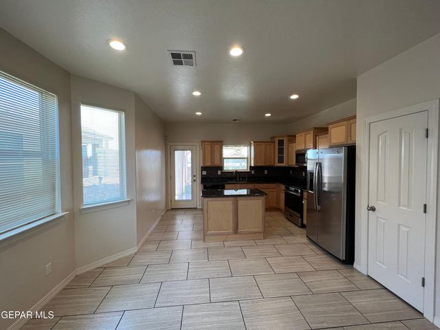 147 N MANZANITA Drive, El Paso, TX 79928