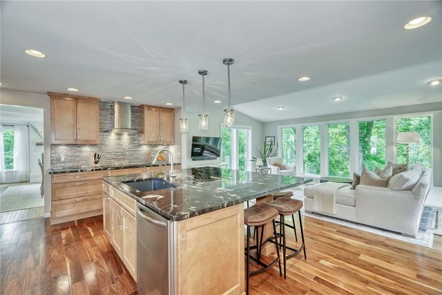 6 Millwood Court, Pittsford, NY 14534